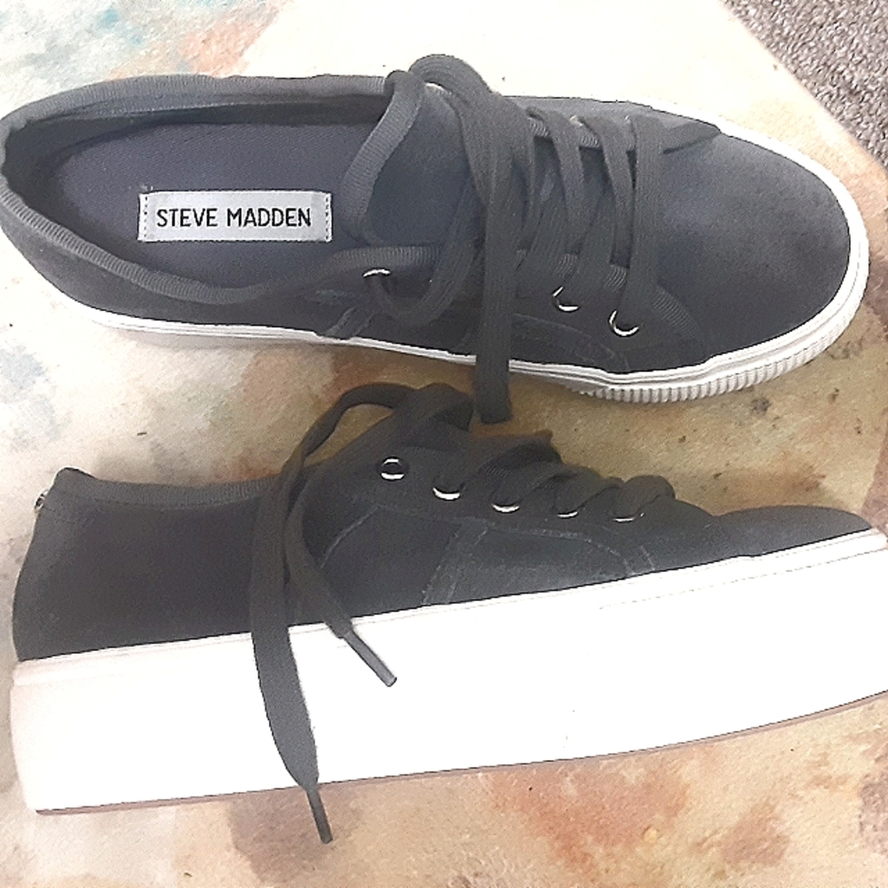 Tennis Shoes